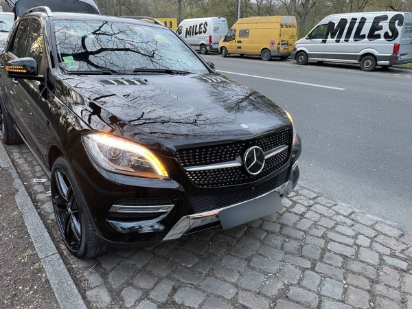 LED Tagfahrlicht Design Scheinwerfer für Mercedes Benz ML W166 11-15 schwarz